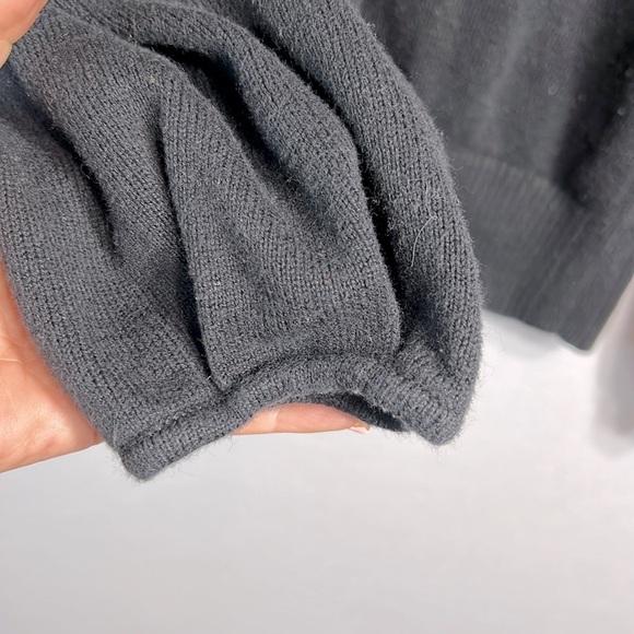 Banana Republic Cotton Blend Peasant Sleeve V-Neck Sweater size XS - Picture 4 of 7